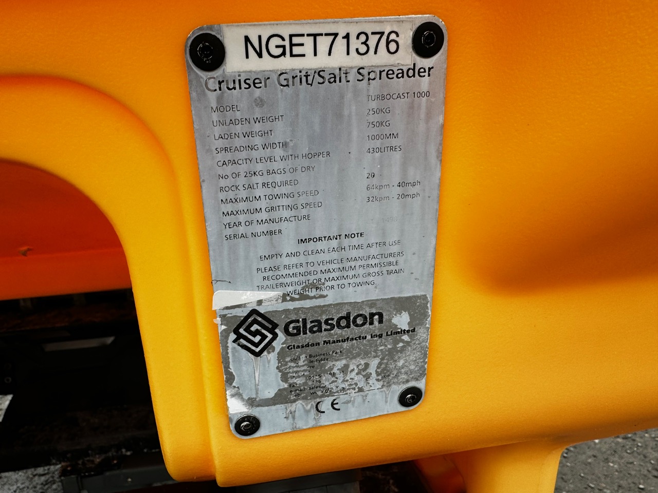 Glaston turbocast 1000 cruiser gritter trailer / salt spreader