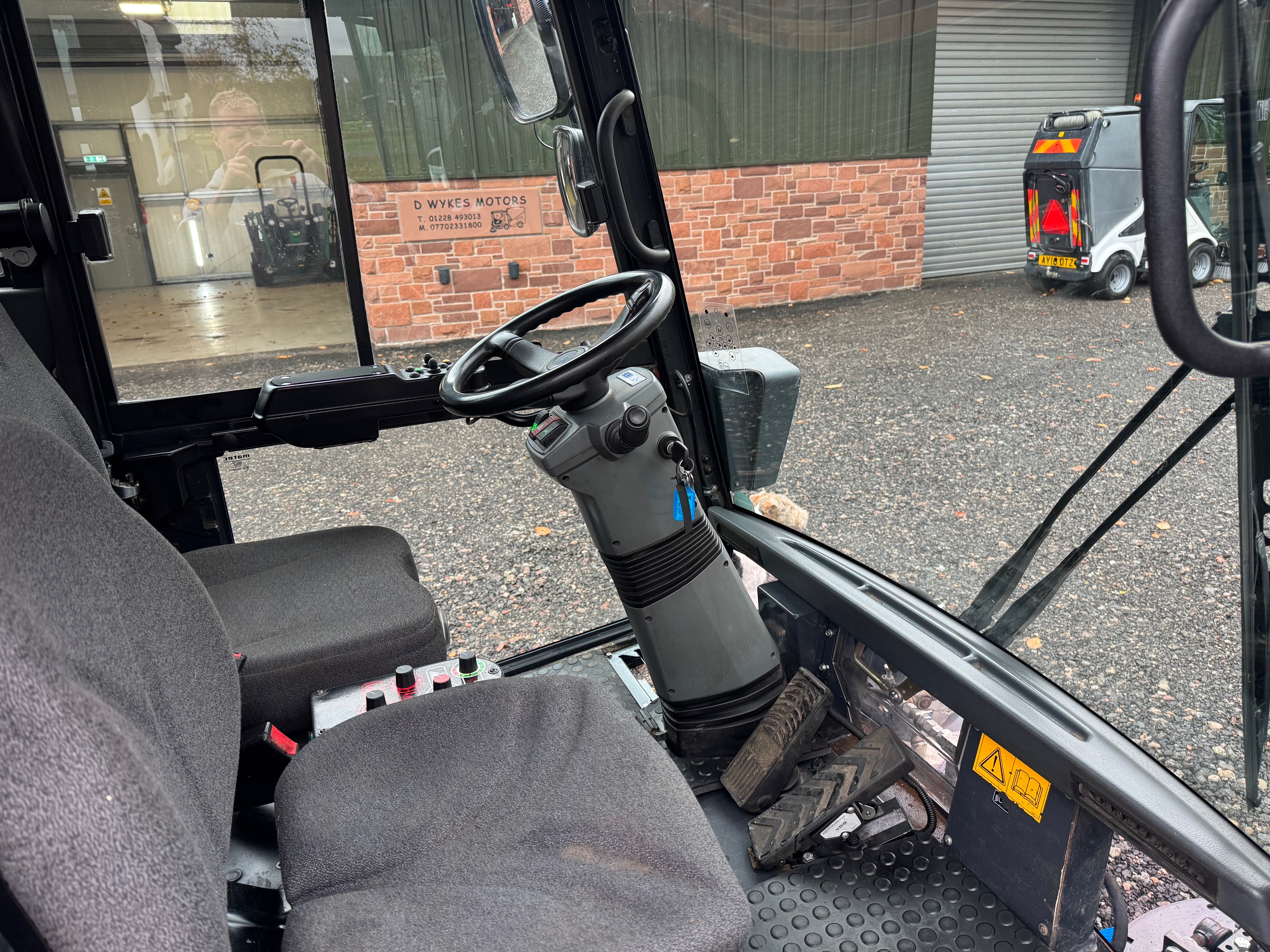 Schmidt Swingo 200+ Road Sweeper / Pressure Washer