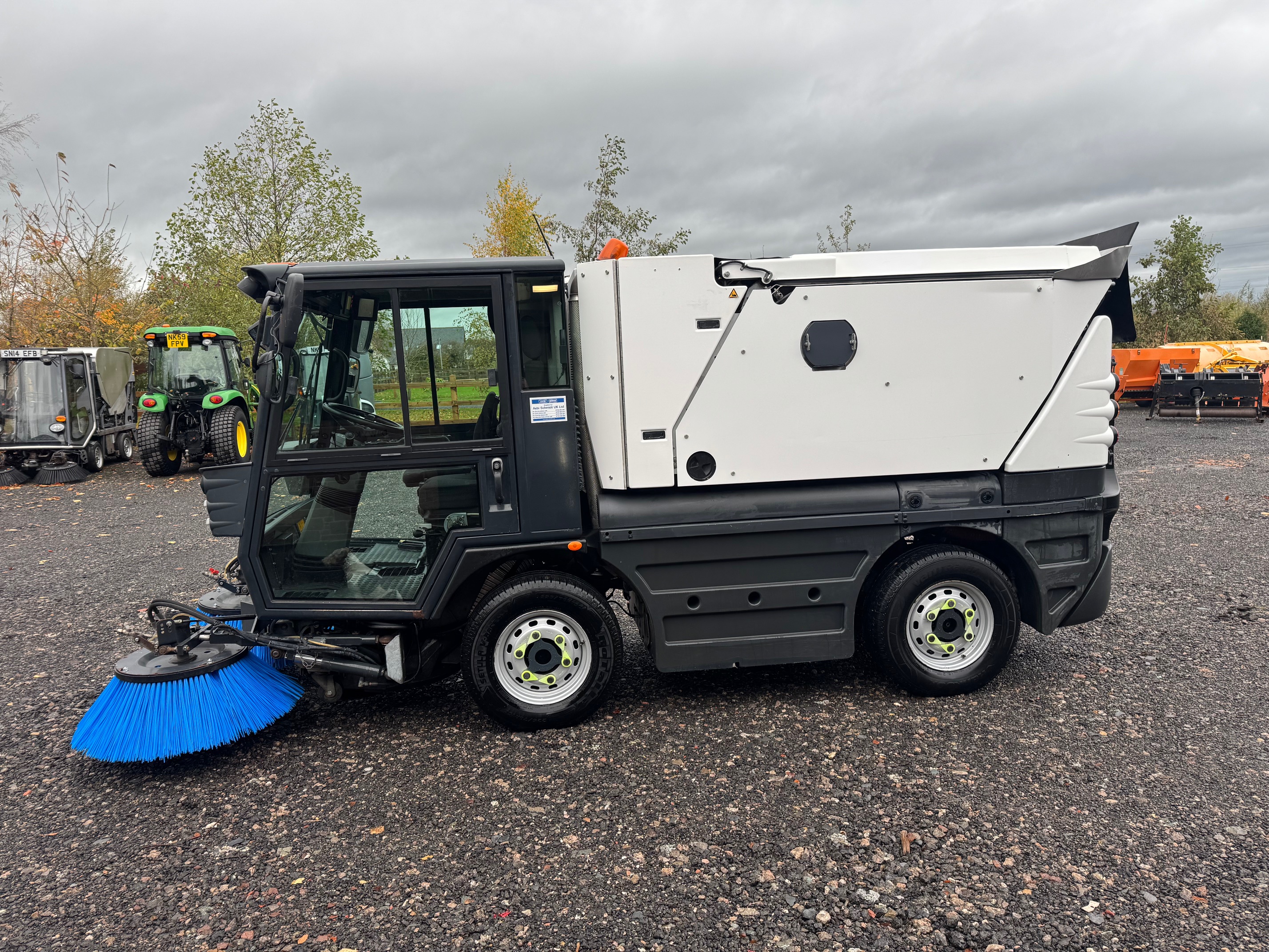 Schmidt Swingo 200+ Road Sweeper / Pressure Washer
