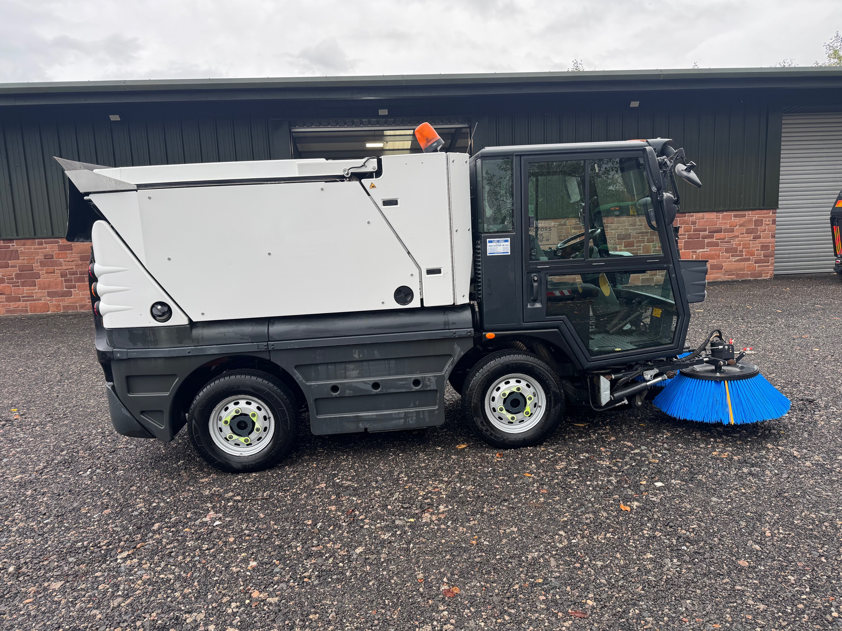 Schmidt Swingo 200+ Road Sweeper / Pressure Washer
