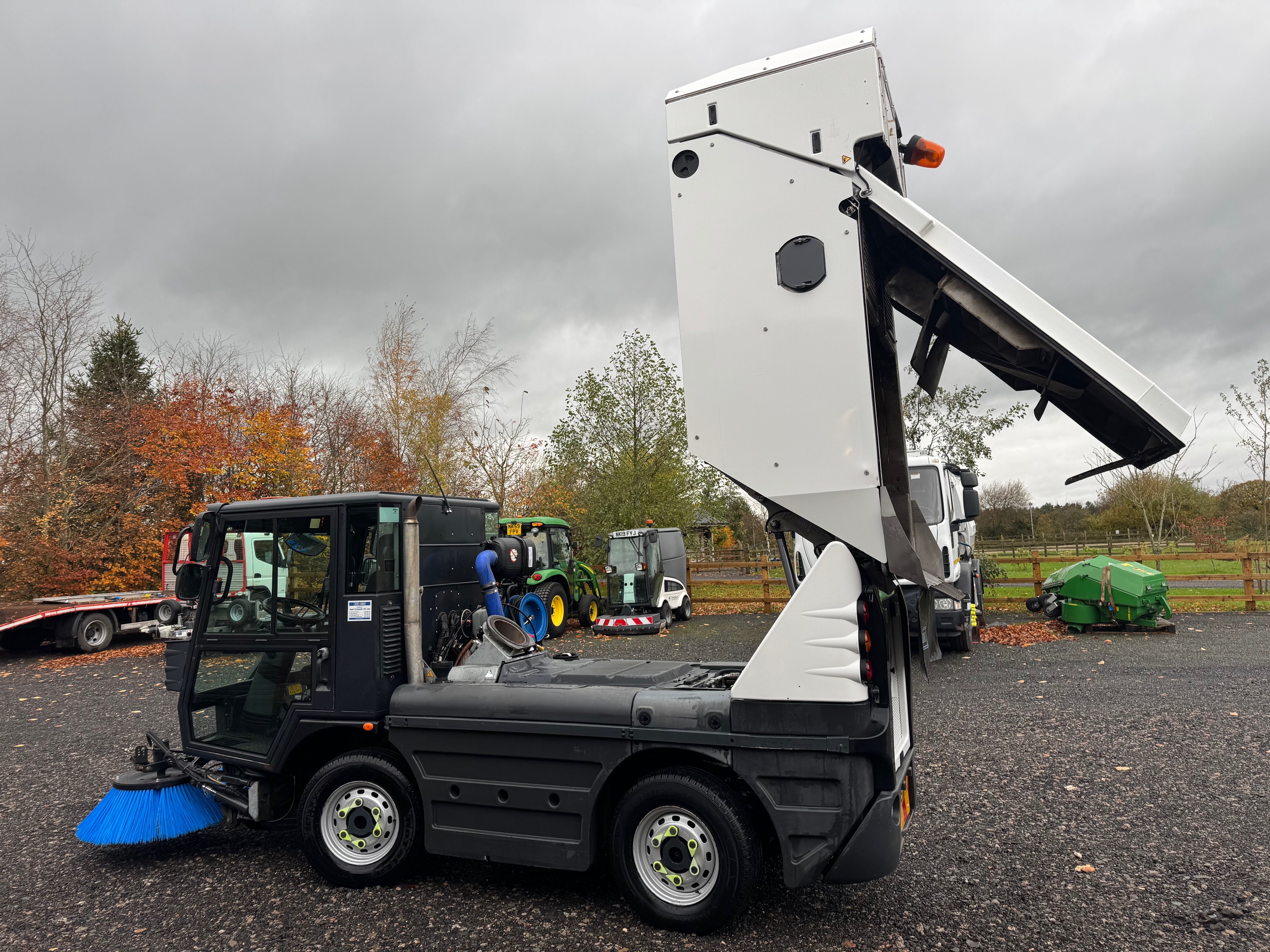 Schmidt Swingo 200+ Road Sweeper / Pressure Washer