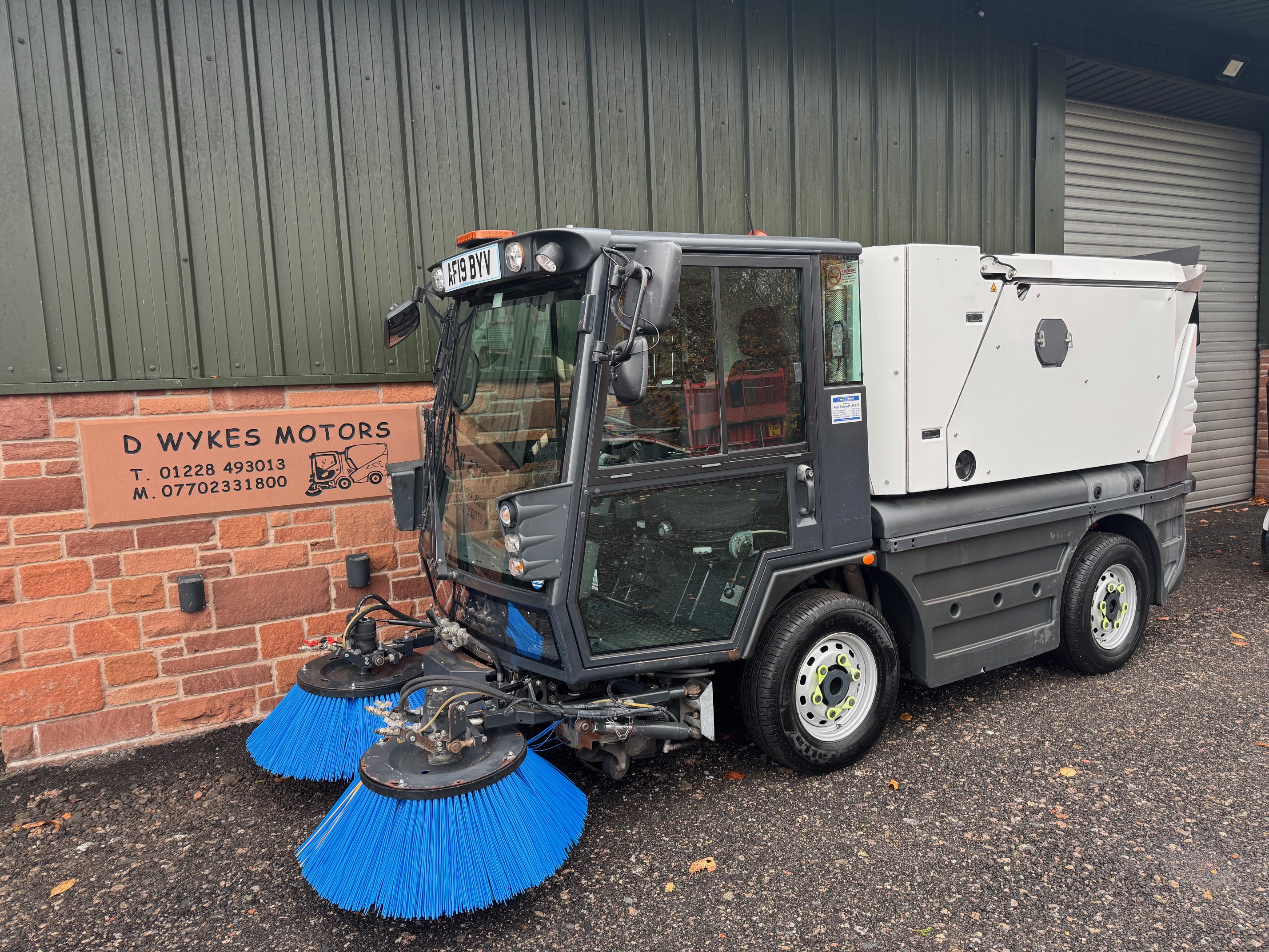 Schmidt Swingo 200+ Road Sweeper / Pressure Washer