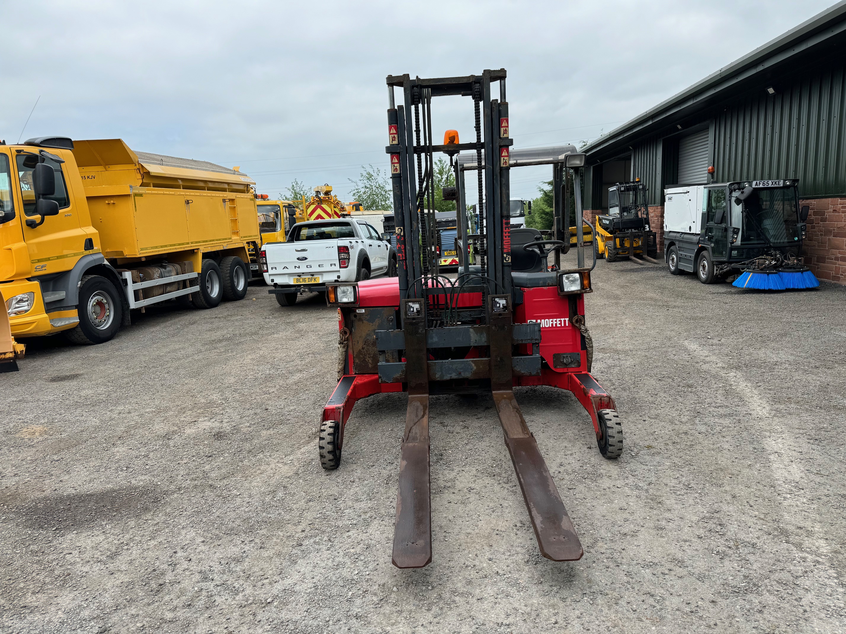 Moffett Mounty M4 Forklift Truck