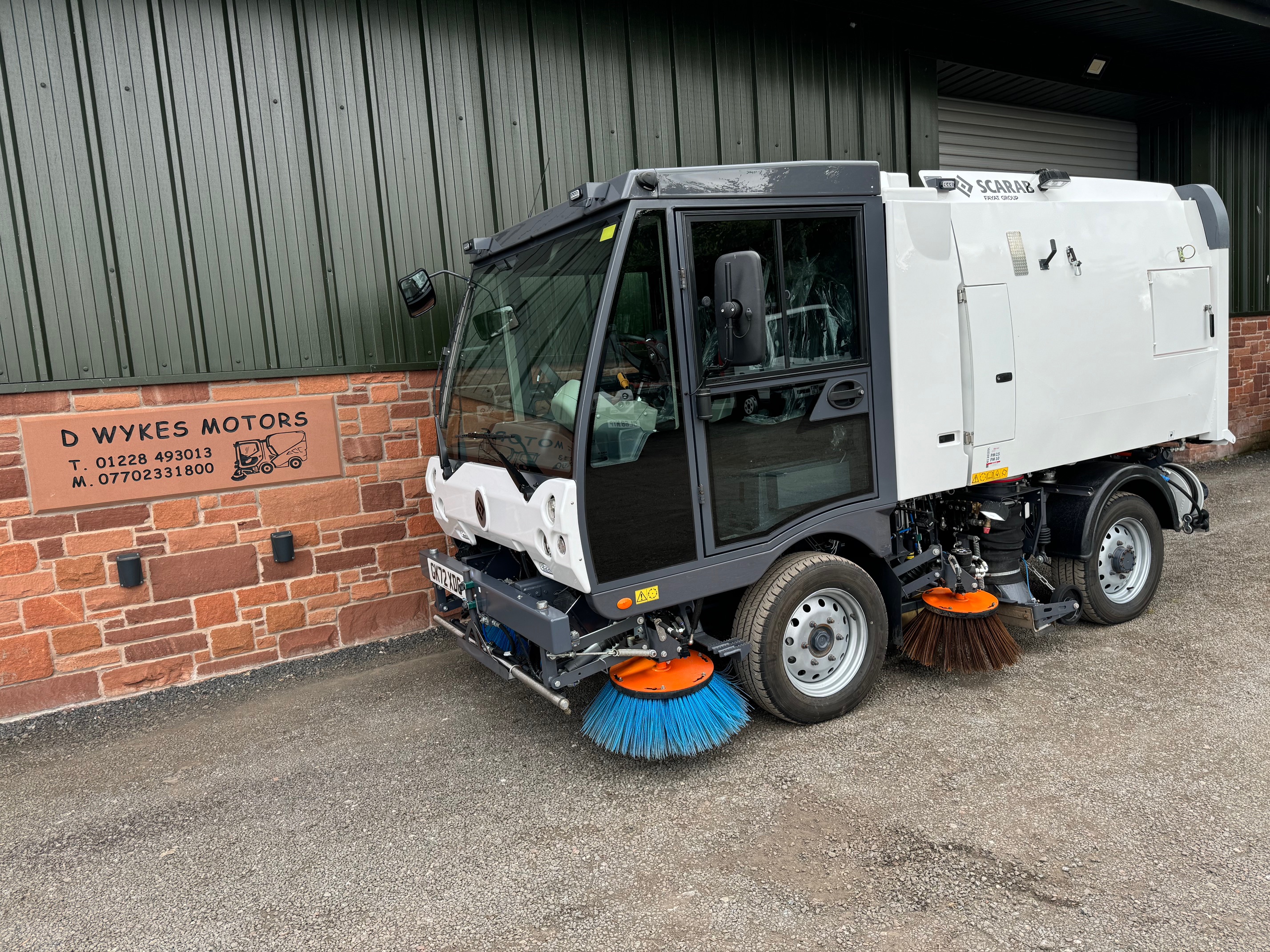 Scarab M25H Road Sweeper / 2022 Model - 18 Hours Use Only