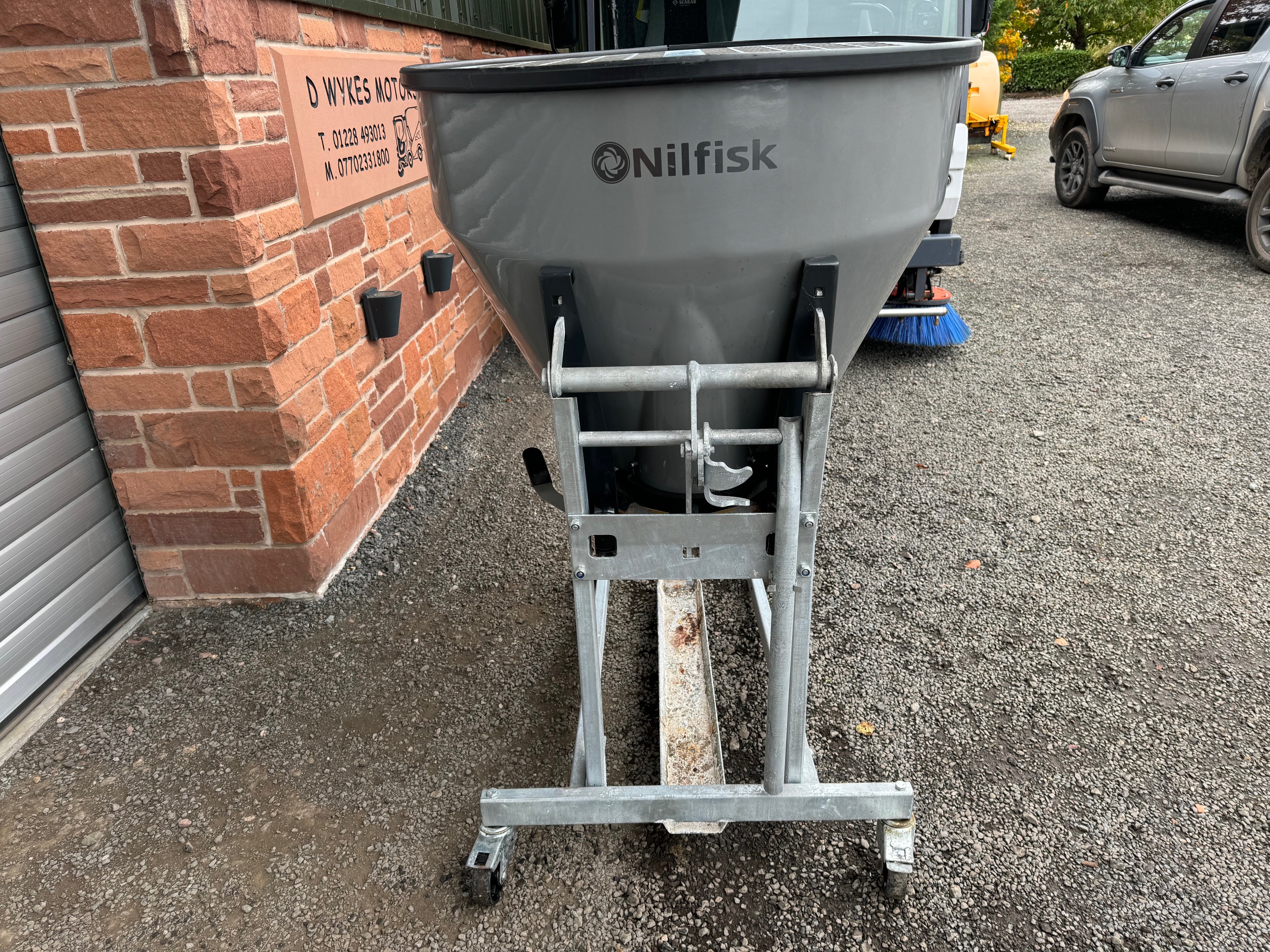 Nilfisk city ranger  - Egholm gritter hopper / salt spreader