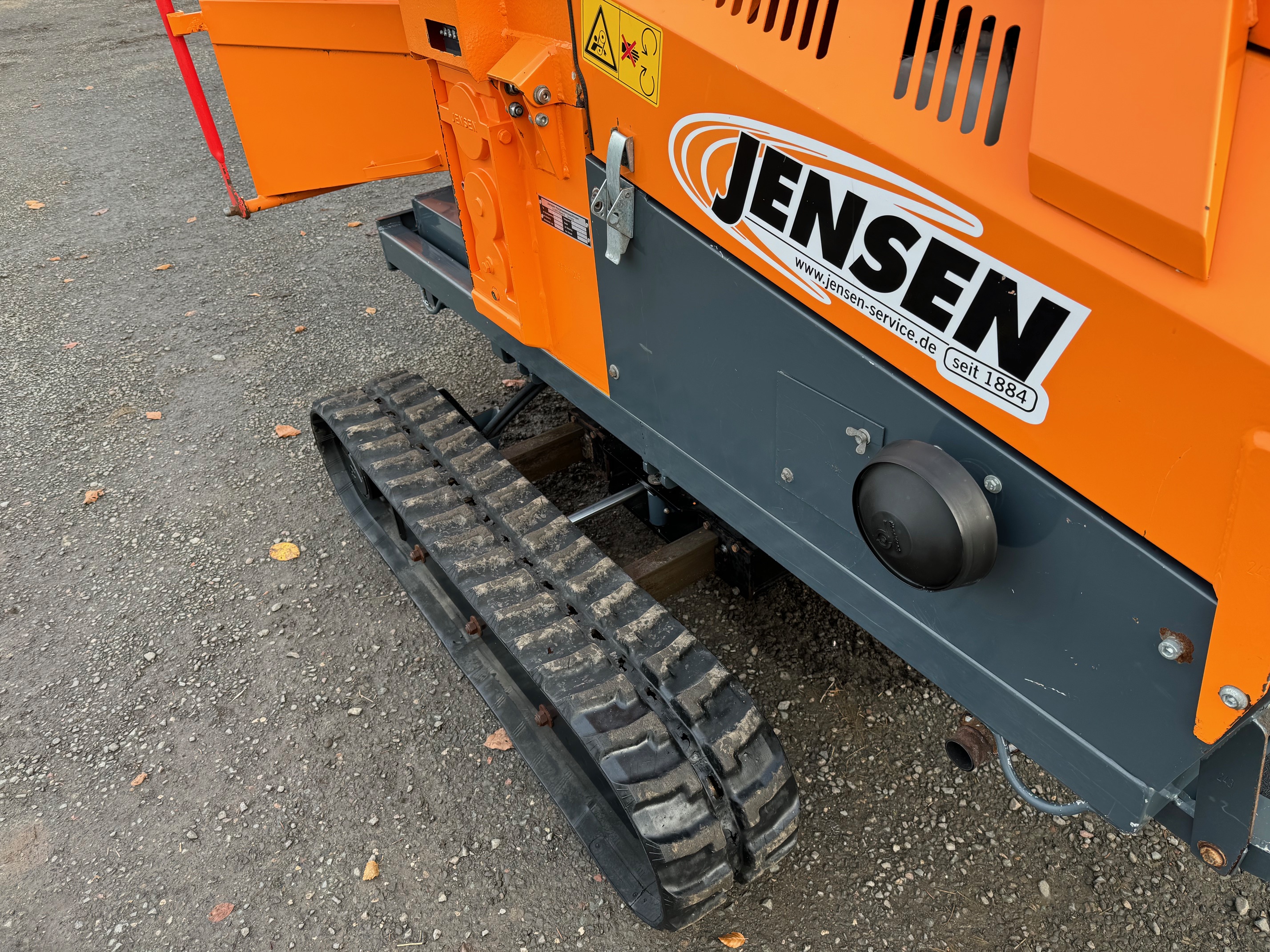 Jensen A540 tracked wood chipper / Genuine 395 hours use 