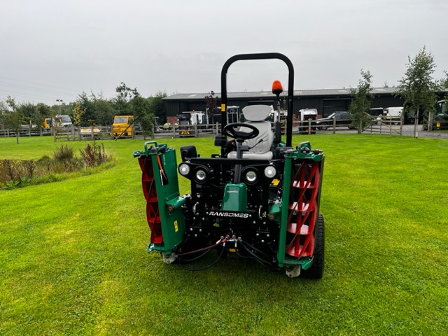 Ransomes parkway 3 mower / 2018 model