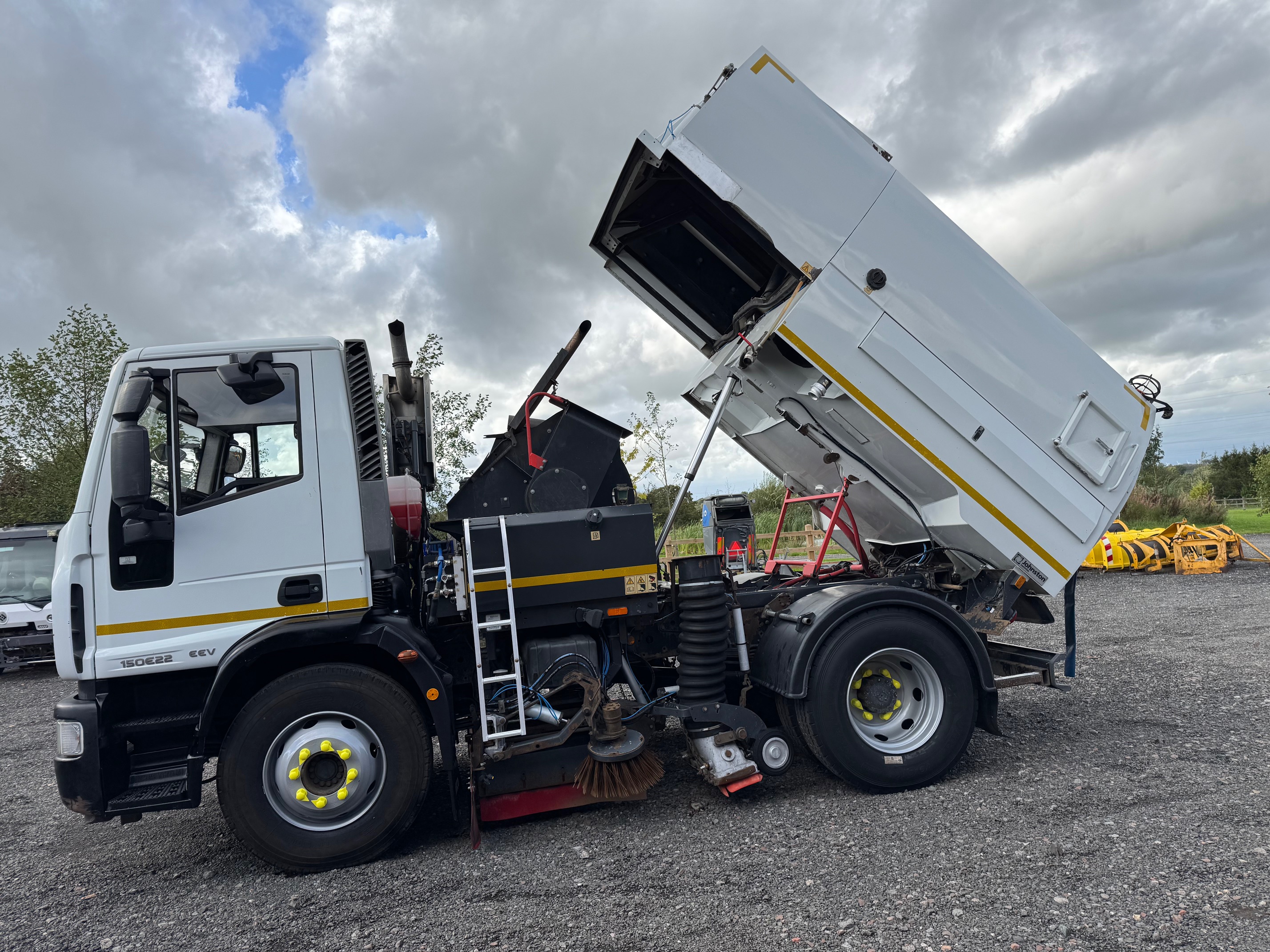 Iveco Johnston VT650 Road Sweeper / Bucher
